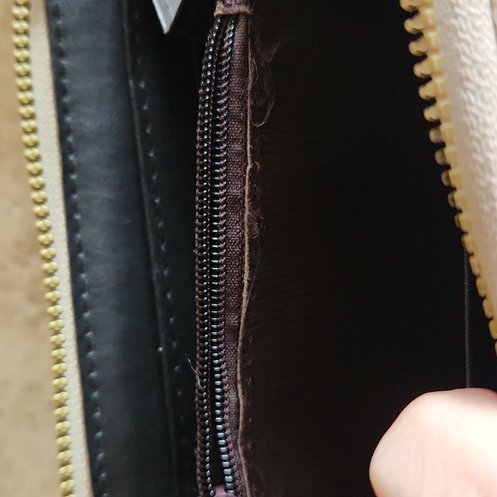 Cream quilted wristlet with leopard attachment - Picture 5 of 9